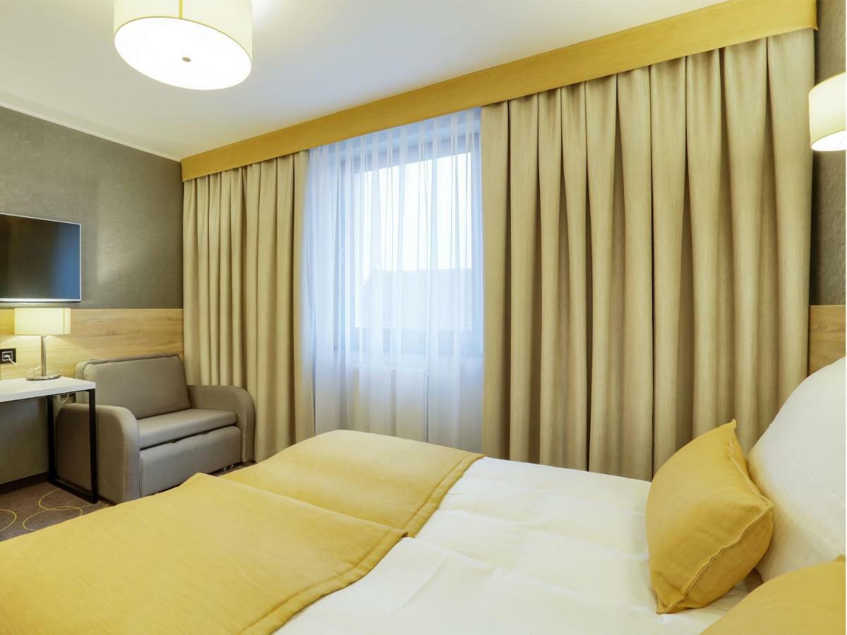 Hotel Antek Zlinice Exterior foto